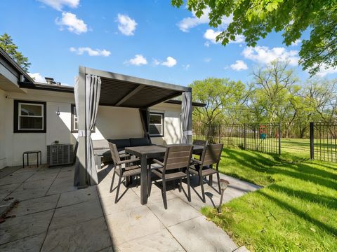 Tiny photo for 8 Rob Road, Mount Prospect, IL 60056 (MLS # 12599542)