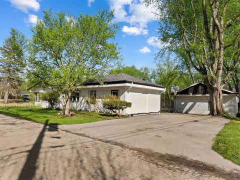 Tiny photo for 8 Rob Road, Mount Prospect, IL 60056 (MLS # 12599542)
