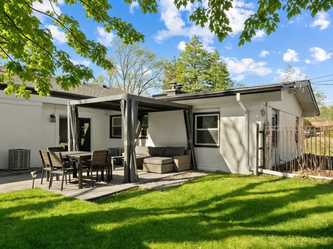 Tiny photo for 8 Rob Road, Mount Prospect, IL 60056 (MLS # 12599542)