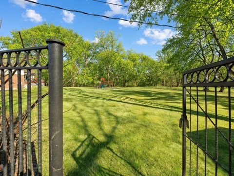 Tiny photo for 8 Rob Road, Mount Prospect, IL 60056 (MLS # 12599542)