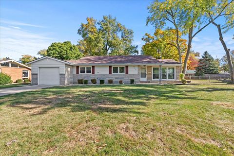 Photo of 904 Snyder Drive, Bloomington, IL 61701 (MLS # 12508926)