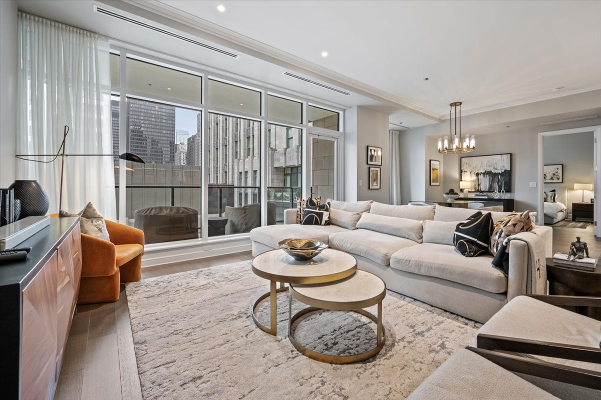 435 N Michigan Avenue 814