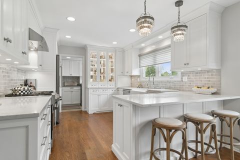Tiny photo for 1412 Village Court, Buffalo Grove, IL 60089 (MLS # 12642049)