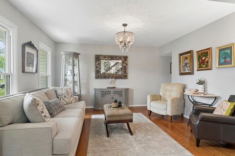 Tiny photo for 1412 Village Court, Buffalo Grove, IL 60089 (MLS # 12642049)