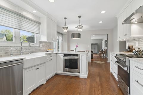 Tiny photo for 1412 Village Court, Buffalo Grove, IL 60089 (MLS # 12642049)
