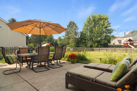 Tiny photo for 1412 Village Court, Buffalo Grove, IL 60089 (MLS # 12642049)