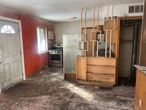 Tiny photo for 3021 W Malone Street, Peoria, IL 61605 (MLS # 12555545)