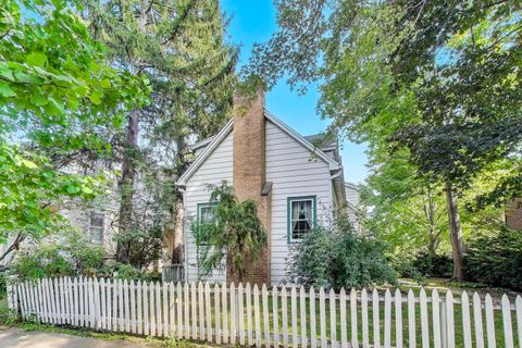 Tiny photo for 2113 Forestview Road, Evanston, IL 60201 (MLS # 12482583)