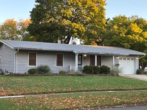 Photo of 10 Briar Lane, Geneva, IL 60134 (MLS # 12502295) Photo of 10 Briar Lane, Geneva, IL 60134 (MLS # 12502295)