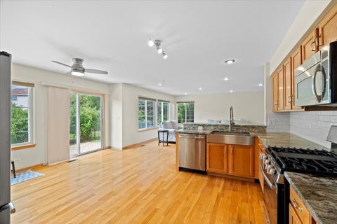 Tiny photo for 1100 Franklin Street, Mundelein, IL 60060 (MLS # 12467794)