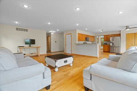Tiny photo for 1100 Franklin Street, Mundelein, IL 60060 (MLS # 12467794)