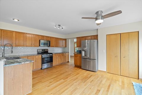 Tiny photo for 1100 Franklin Street, Mundelein, IL 60060 (MLS # 12467794)