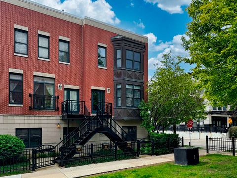 Photo of 953 W College Parkway, Chicago, IL 60608 (MLS # 12642237)