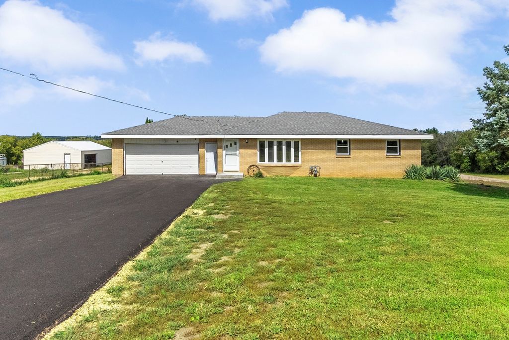 Photo for 13915 Berglund Road, Winnebago, IL 61088 (MLS # 12466942)