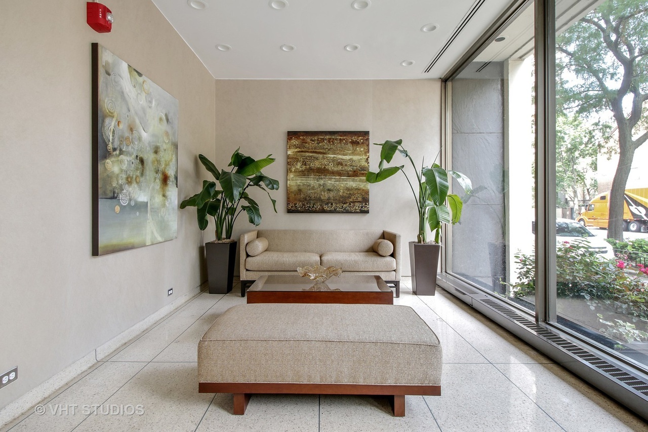 1355 N Sandburg Terrace 2305