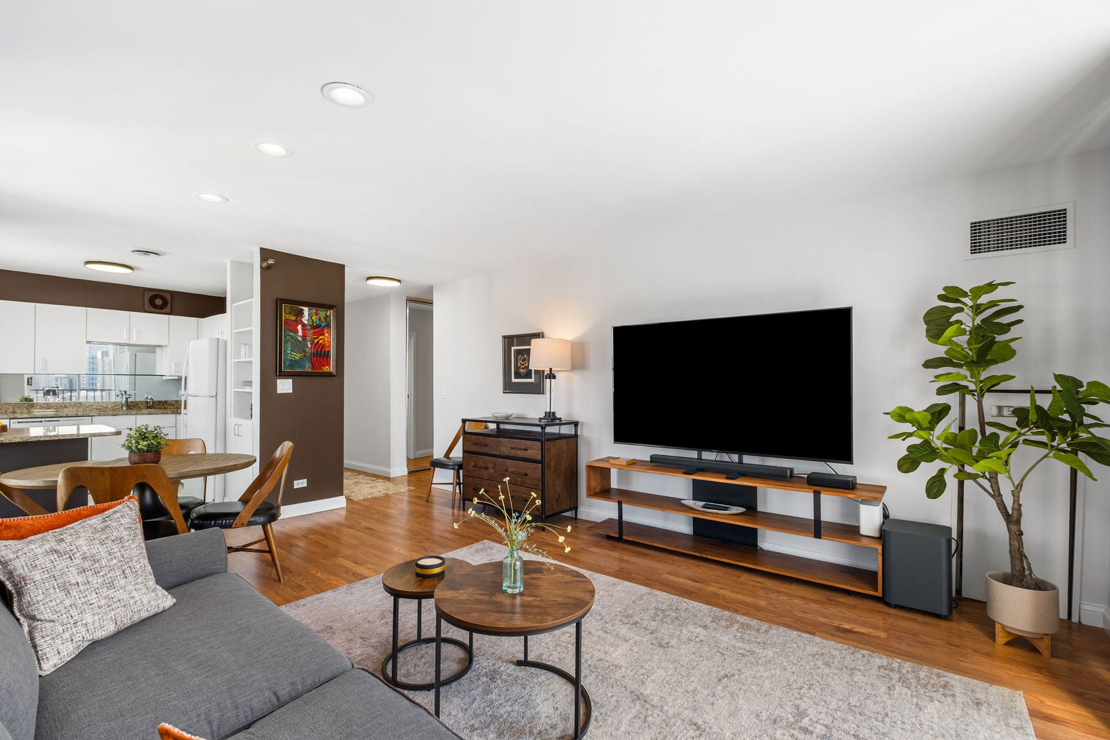 1212 N La Salle Drive 2709