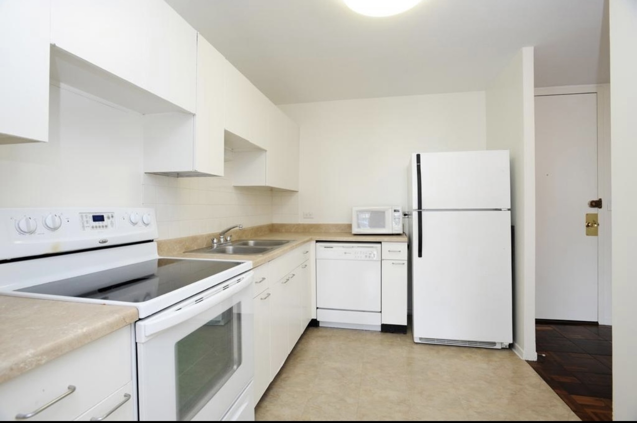 1660 N LaSalle Drive 608