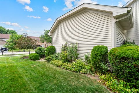Tiny photo for 856 Fieldcrest Drive, Bolingbrook, IL 60490 (MLS # 12426331)