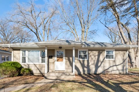 Photo of 3323 25 Avenue, Rock Island, IL 61201 (MLS # 12548270)