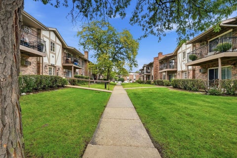 Tiny photo for 9S110 Lake Drive #104, Willowbrook, IL 60527 (MLS # 12775419)