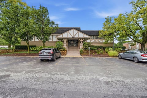 Tiny photo for 9S110 Lake Drive #104, Willowbrook, IL 60527 (MLS # 12775419)