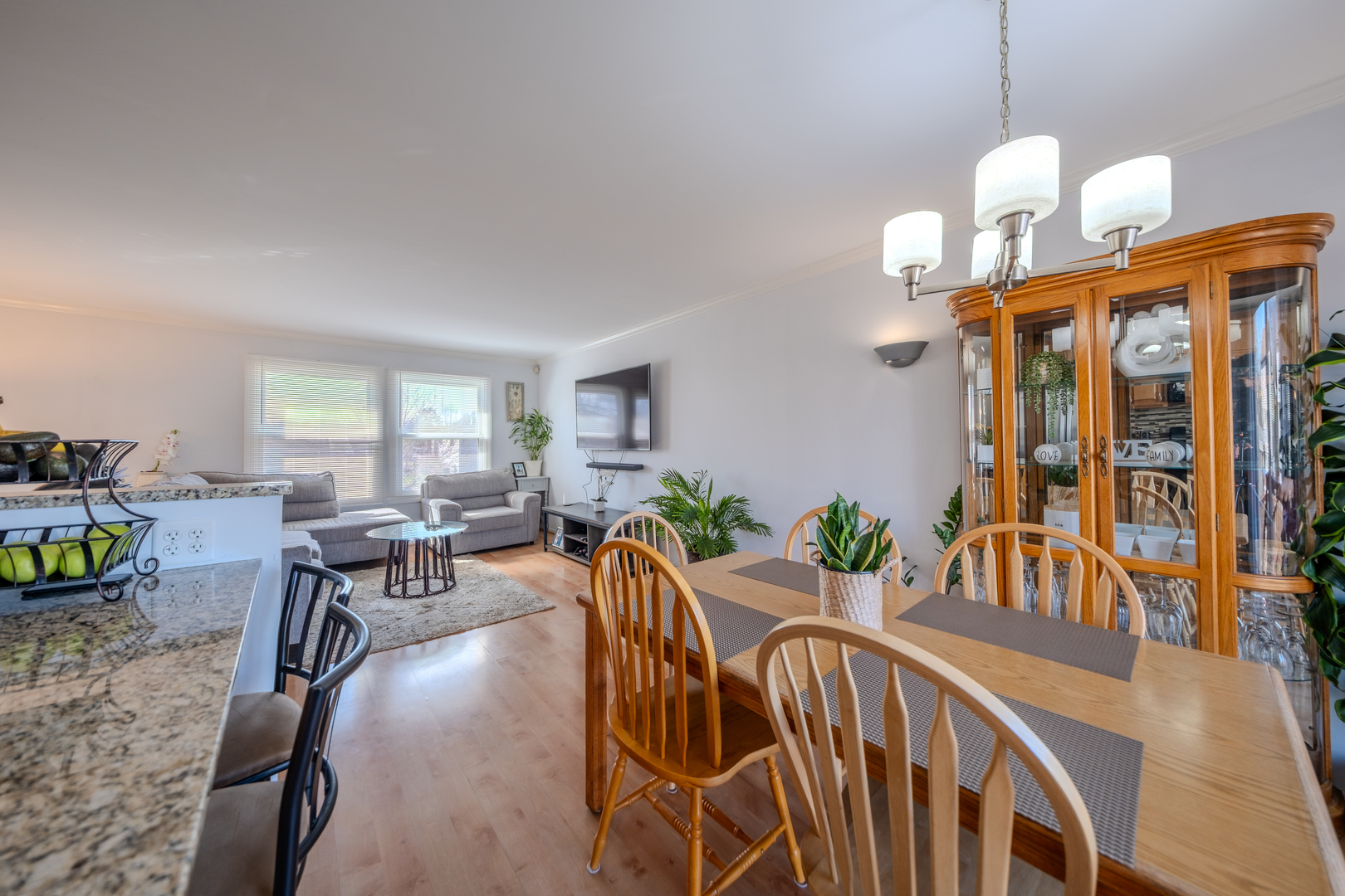 Properties 2 829 Prairie Avenue