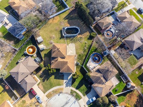 Tiny photo for 18021 Pin Oak Court, Tinley Park, IL 60477 (MLS # 12522764)