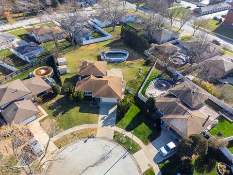 Tiny photo for 18021 Pin Oak Court, Tinley Park, IL 60477 (MLS # 12522764)