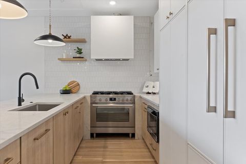 Tiny photo for 2405 W Sunnyside Avenue #5S, Chicago, IL 60625 (MLS # 12468587)