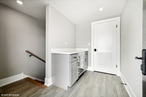 Tiny photo for 2405 W Sunnyside Avenue #5S, Chicago, IL 60625 (MLS # 12468587)