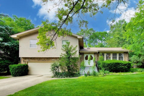 Photo of 3214 River Falls Drive, Northbrook, IL 60062 (MLS # 12701281)
