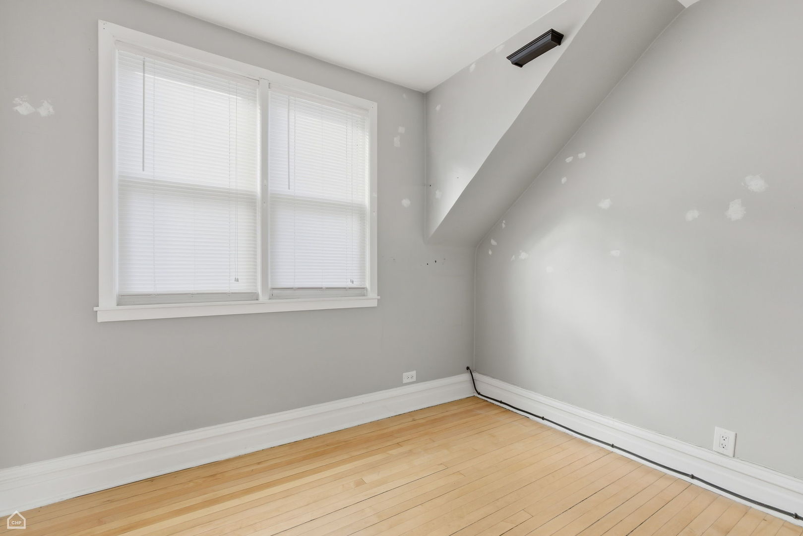 3342 N WHIPPLE Avenue