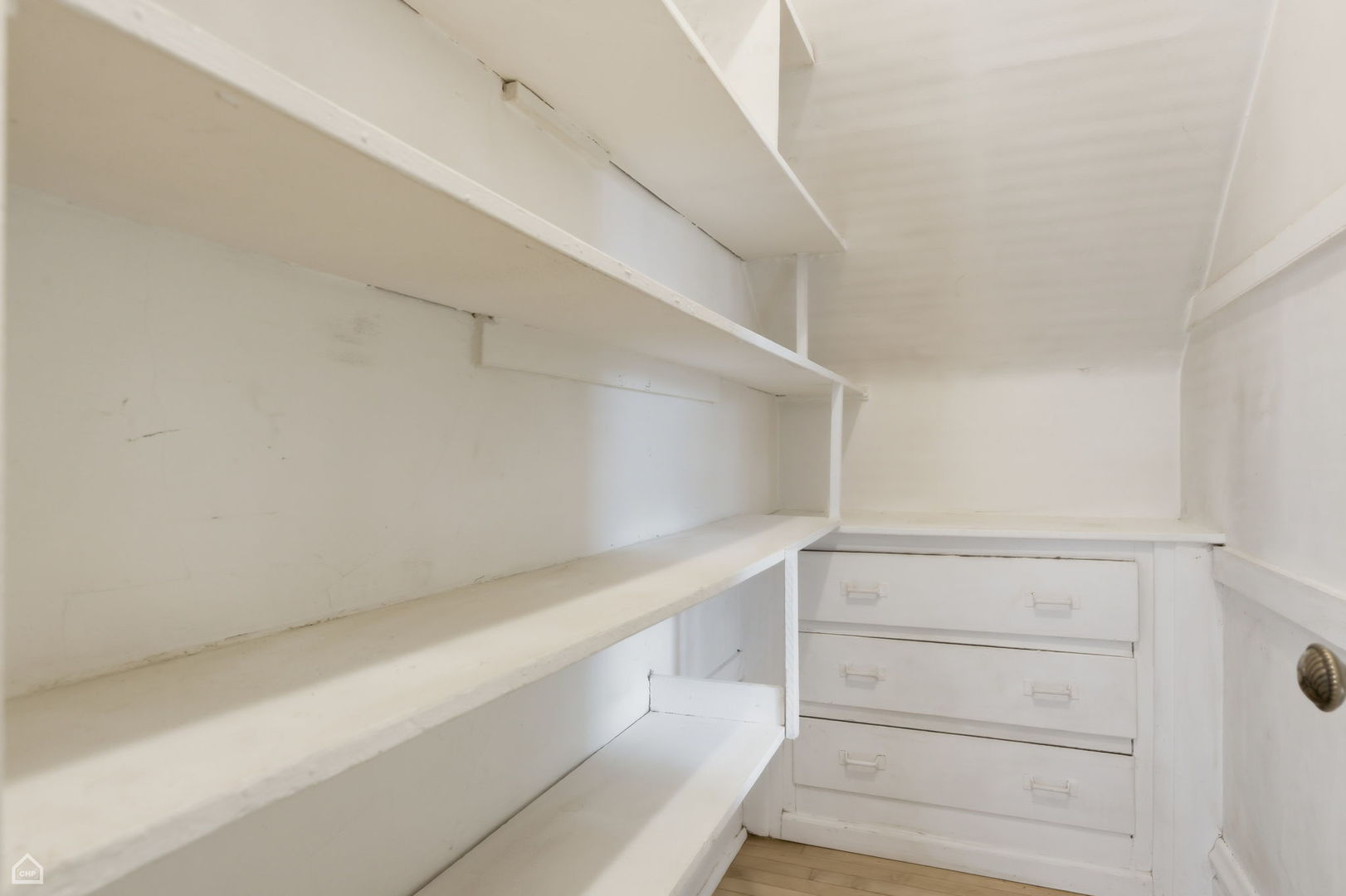 3342 N WHIPPLE Avenue