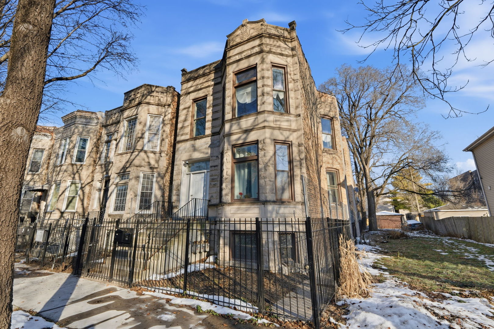 1637 S Saint Louis Avenue 1