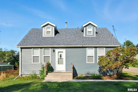 Photo of 300 S 14TH Street, Le Claire, IA 52753 (MLS # 12626333)