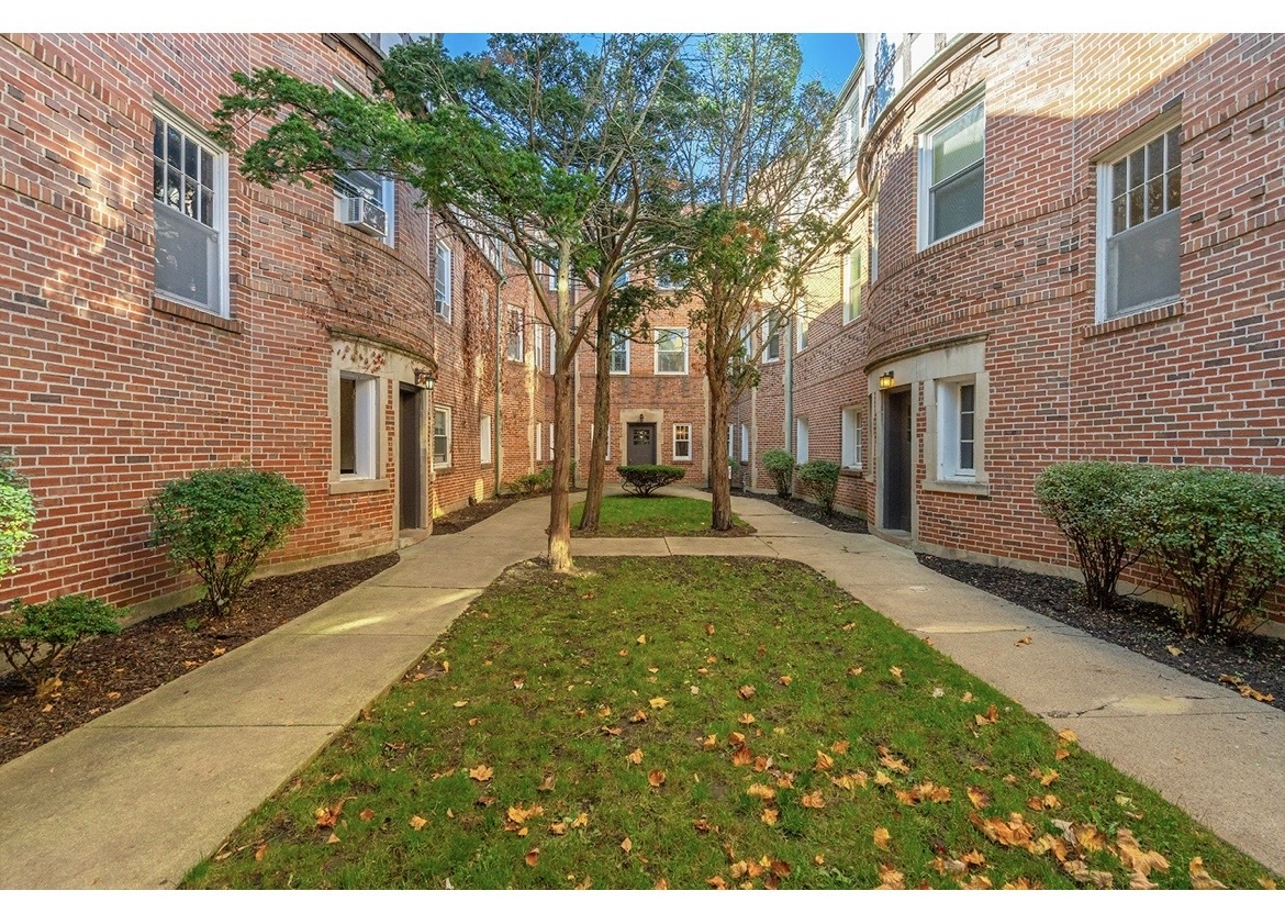 918 Green Bay Road 2L