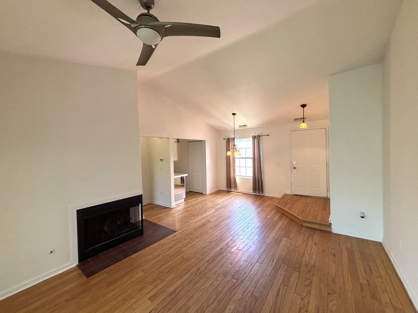 382 Sandhurst Circle 7
