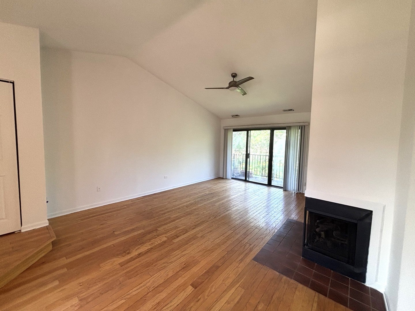 382 Sandhurst Circle 7