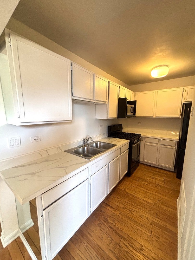 382 Sandhurst Circle 7