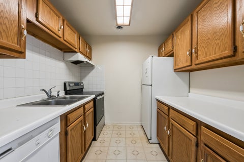 Tiny photo for 10308 Circle Drive #302, Oak Lawn, IL 60453 (MLS # 12756478)