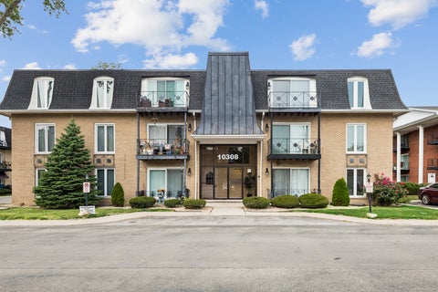 Photo of 10308 Circle Drive #302, Oak Lawn, IL 60453 (MLS # 12756478)