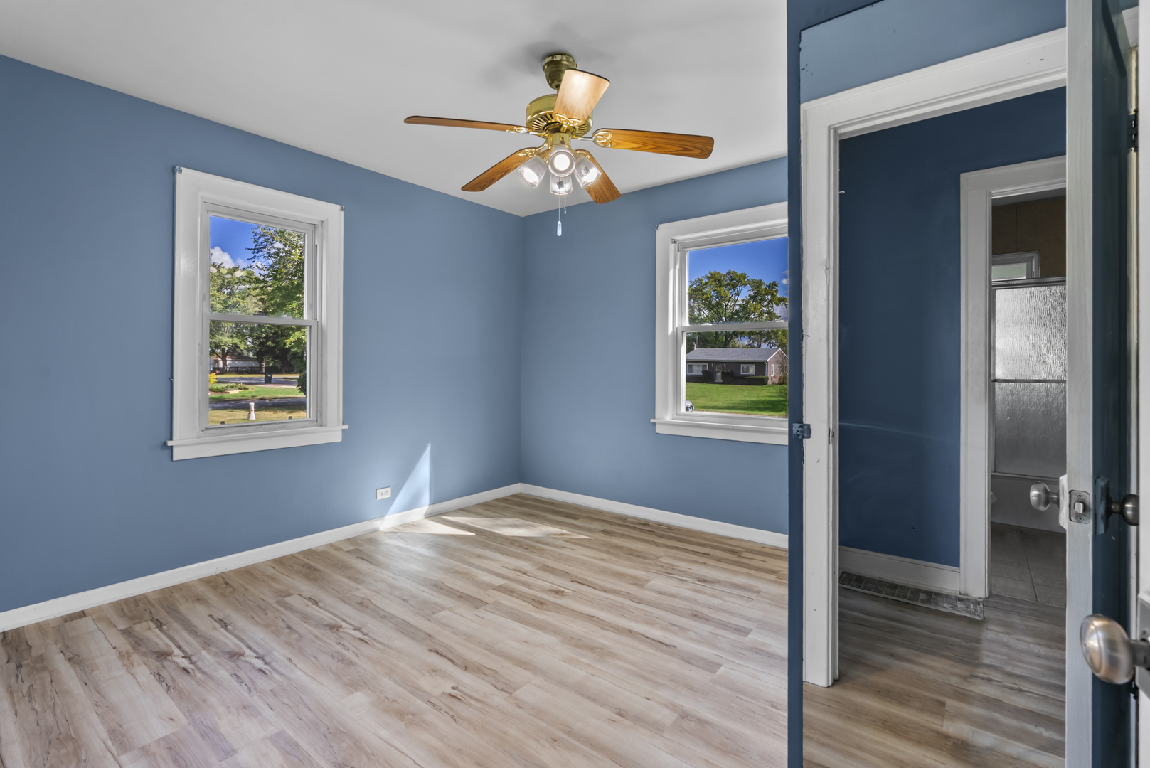 2N152 Wisconsin Avenue