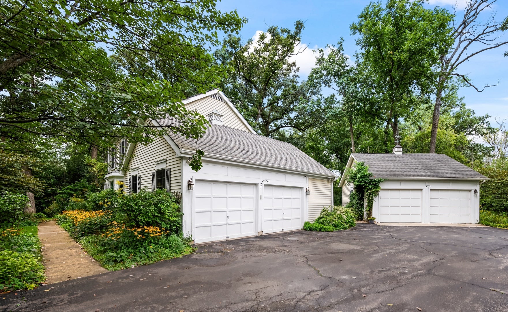 2690 Crestwood Lane