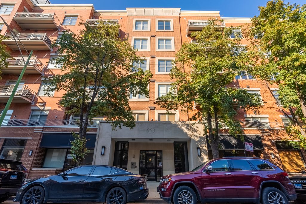 Photo for 950 W Huron Street #302, Chicago, IL 60642 (MLS # 12499452)