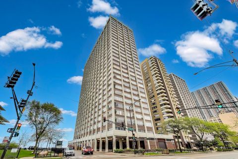 Tiny photo for 6171 N Sheridan Road #806, Chicago, IL 60660 (MLS # 12616977)