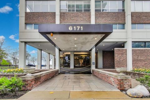 Tiny photo for 6171 N Sheridan Road #806, Chicago, IL 60660 (MLS # 12616977)