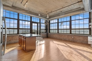 3963 W Belmont Avenue 517