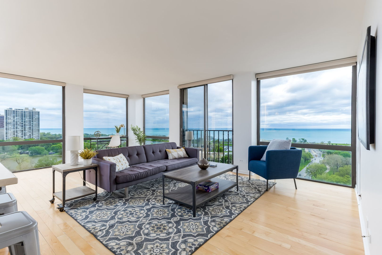 345 W Fullerton Parkway 2001
