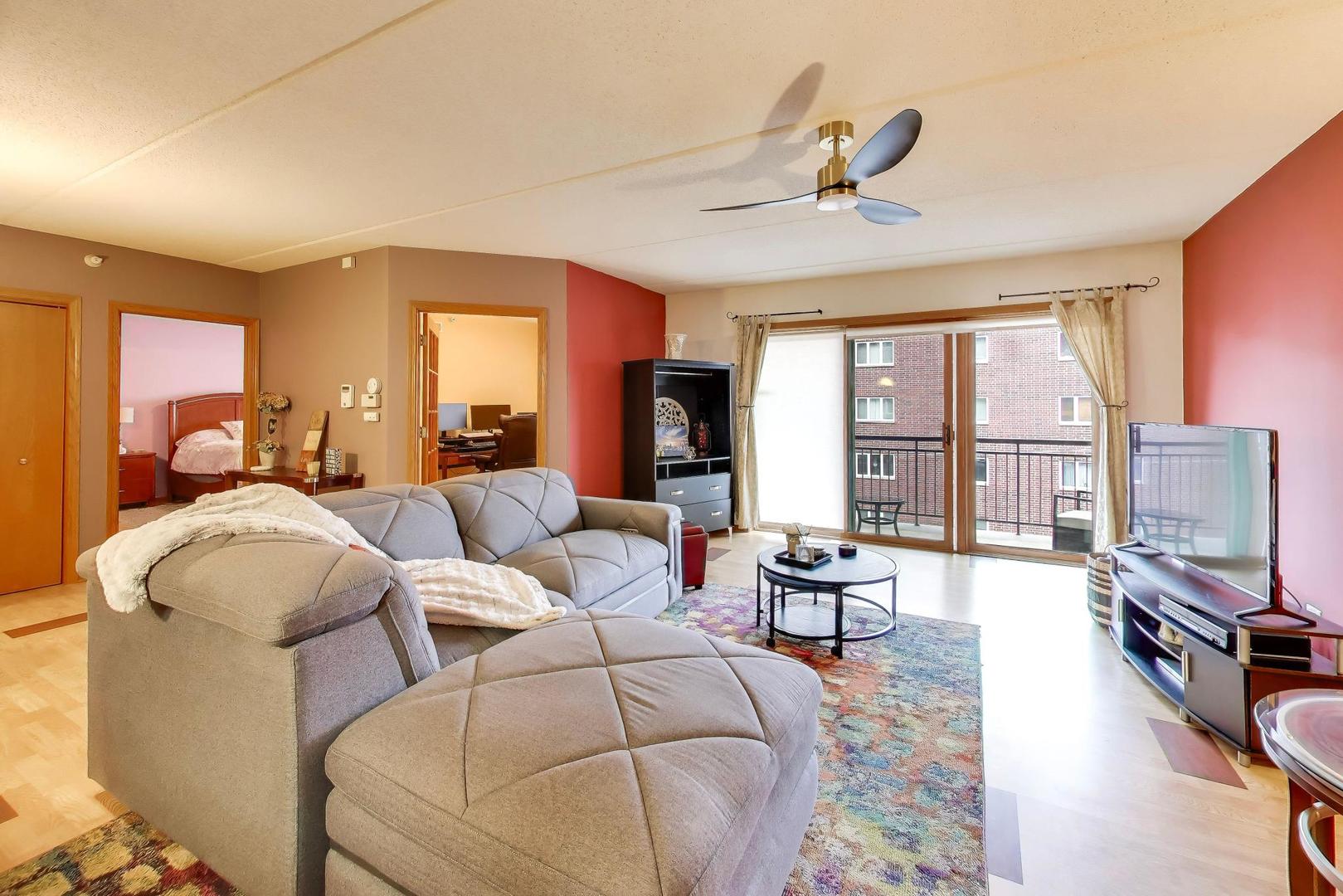1327 Brown Street 407