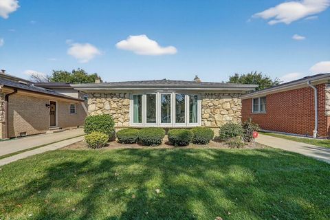 Photo of 5446 W Lunt Avenue, Chicago, IL 60646 (MLS # 12493461)